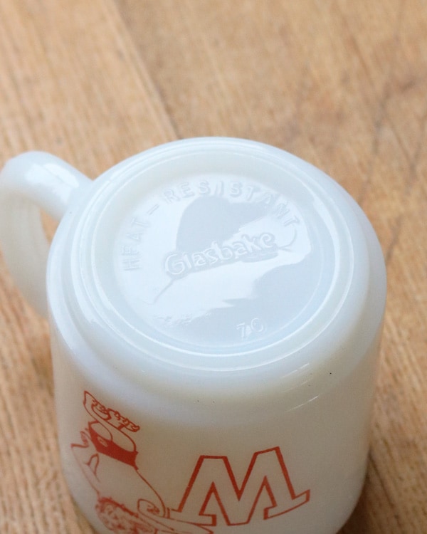 ��WILSON BULLDOGS�� Milk Glass Mug�á�WILSON BULLDOGS�� �ߥ륯���饹�ޥ�