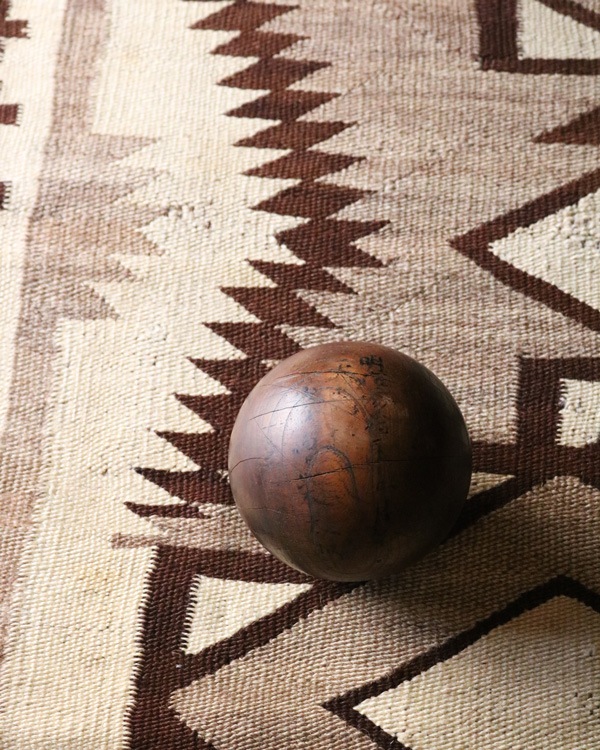 古い 木製 球体 オブジェ ボール 古道具 アンティーク フランスアンティーク 古い木球 ① | REFACTORY antiques