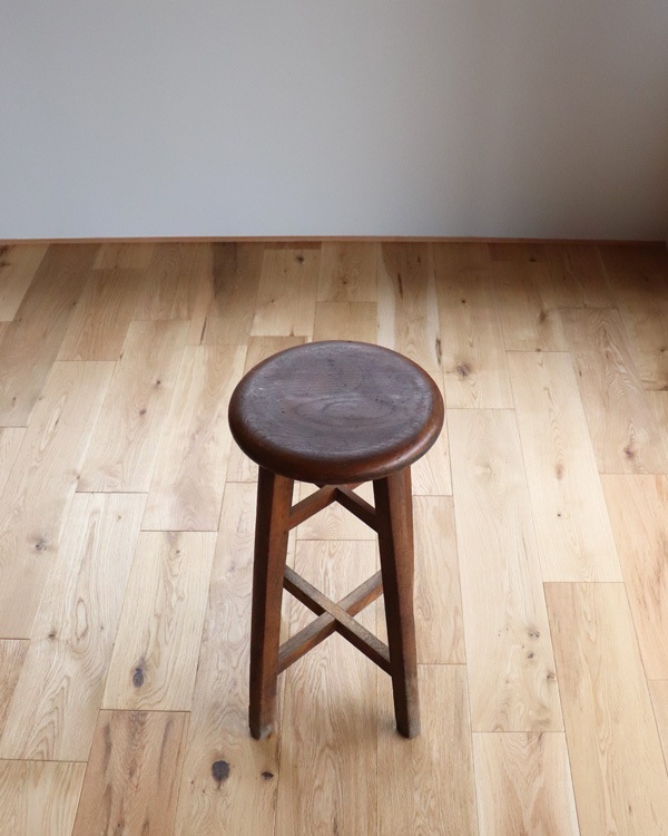 Wooden Round Stool RS-32�������饦��ɥ��ġ��� RS-32