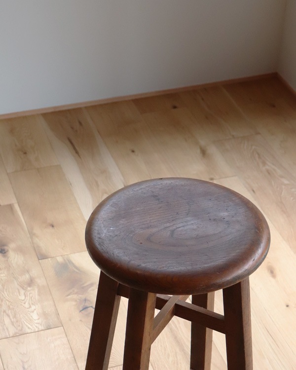 Wooden Round Stool RS-32�������饦��ɥ��ġ��� RS-32