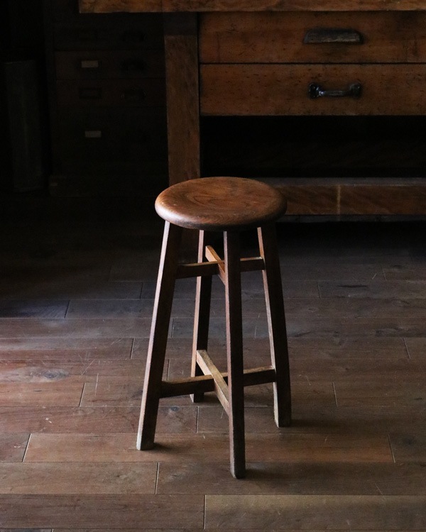 Wooden Round Stool RS-32�������饦��ɥ��ġ��� RS-32