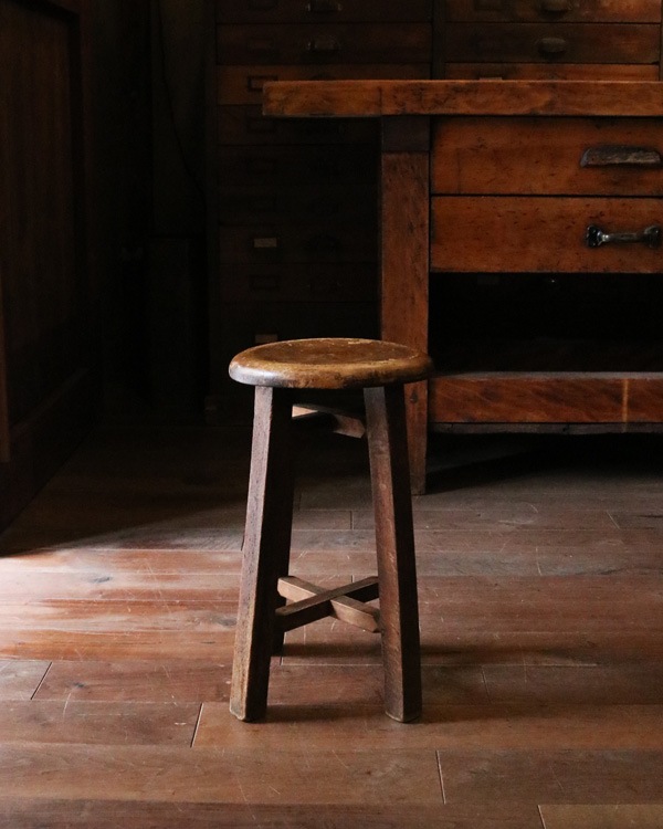 Wooden Round Stool RS-52�������饦��ɥ��ġ��� RS-52