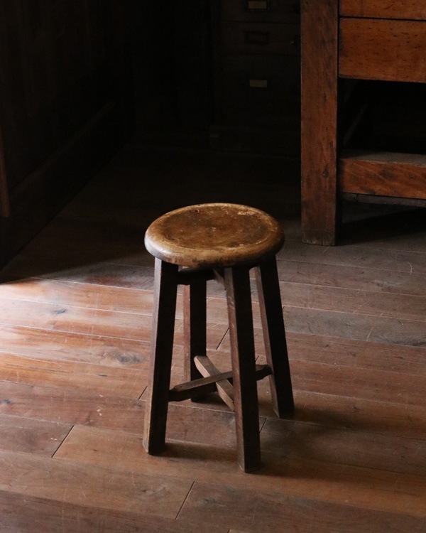 Wooden Round Stool RS-52�������饦��ɥ��ġ��� RS-52