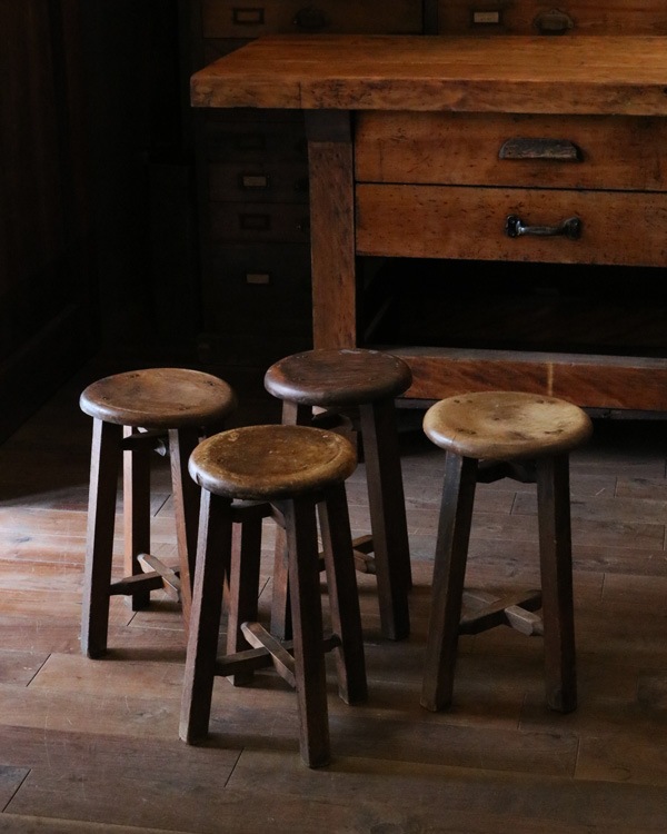 Wooden Round Stool RS-52�������饦��ɥ��ġ��� RS-52