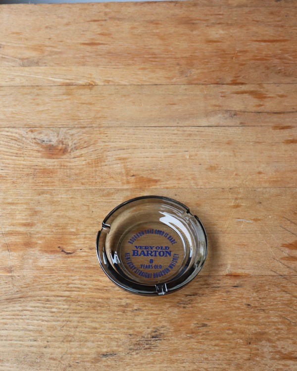 "VERY OLD BARTON" Ashtray"VERY OLD BARTON" 饹