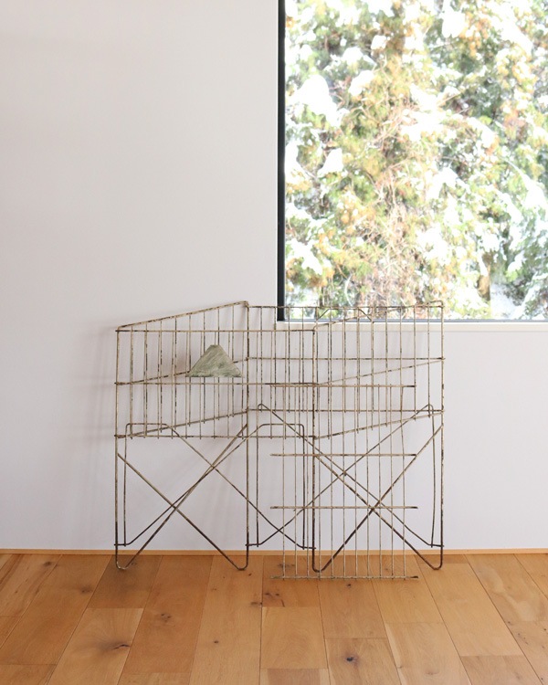 Folding Newspaper Rack｜フォールディングニュースペーパーラック