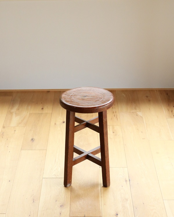 Wooden Round Stool RS-02�������饦��ɥ��ġ��� RS-02