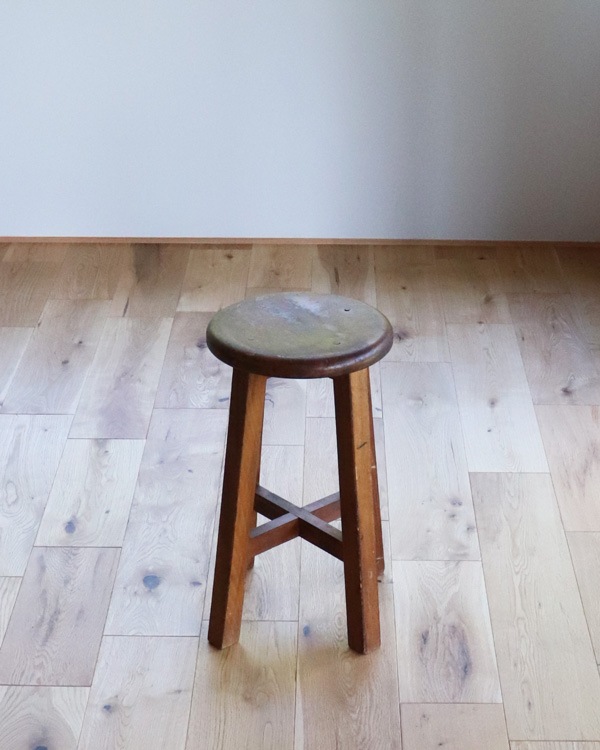 Wooden Round Stool RS-01�������饦��ɥ��ġ��� RS-01