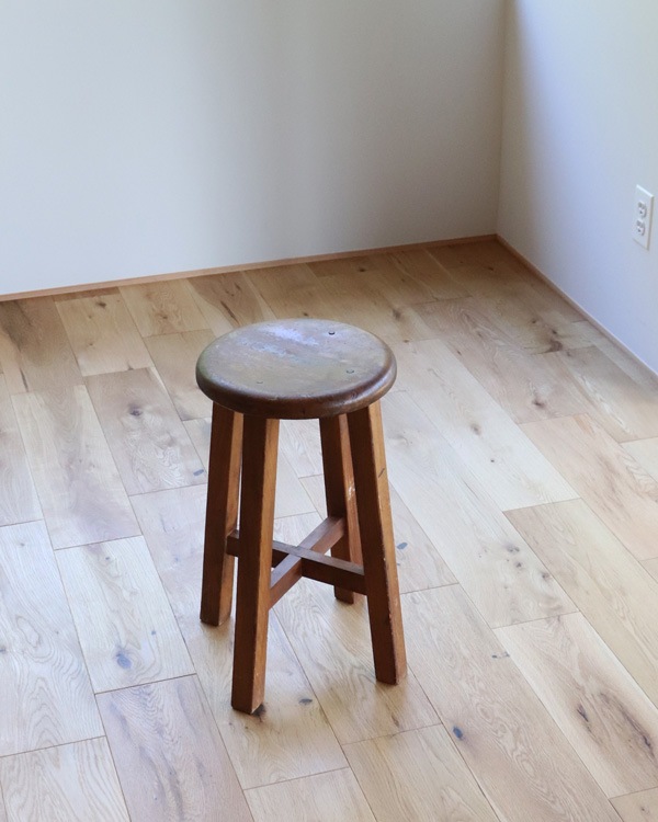 Wooden Round Stool RS-01�������饦��ɥ��ġ��� RS-01