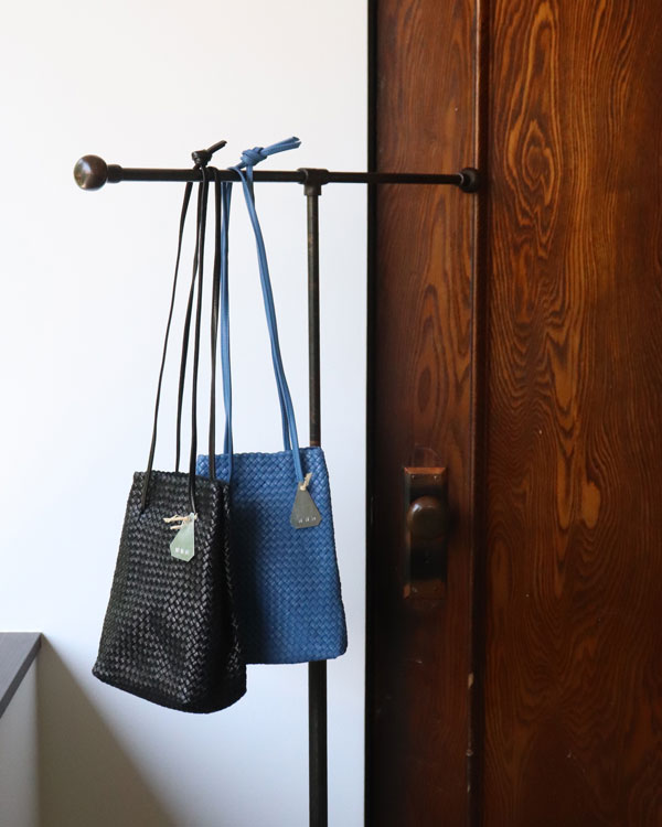 WARANGWAYAN ワランワヤン｜Sac Mesh carre Blue (レザーメッシュ 