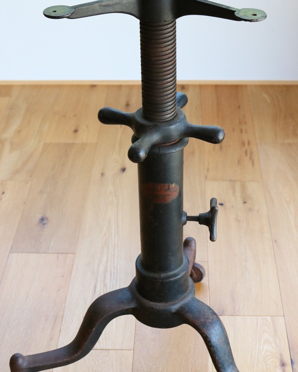 "Adjustable Table Co." Adjustable Stand��"Adjustable Table Co. "�����㥹���֥륹�����