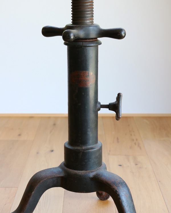 "Adjustable Table Co." Adjustable Stand��"Adjustable Table Co. "�����㥹���֥륹�����