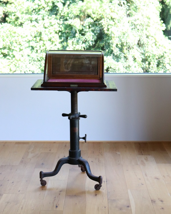 "Adjustable Table Co." Adjustable Stand��"Adjustable Table Co. "�����㥹���֥륹�����