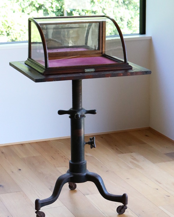 "Adjustable Table Co." Adjustable Stand��"Adjustable Table Co. "�����㥹���֥륹�����