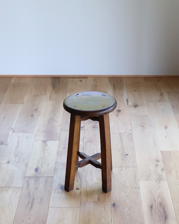 Wooden Round Stool RS-04�������饦��ɥ��ġ��� RS-04