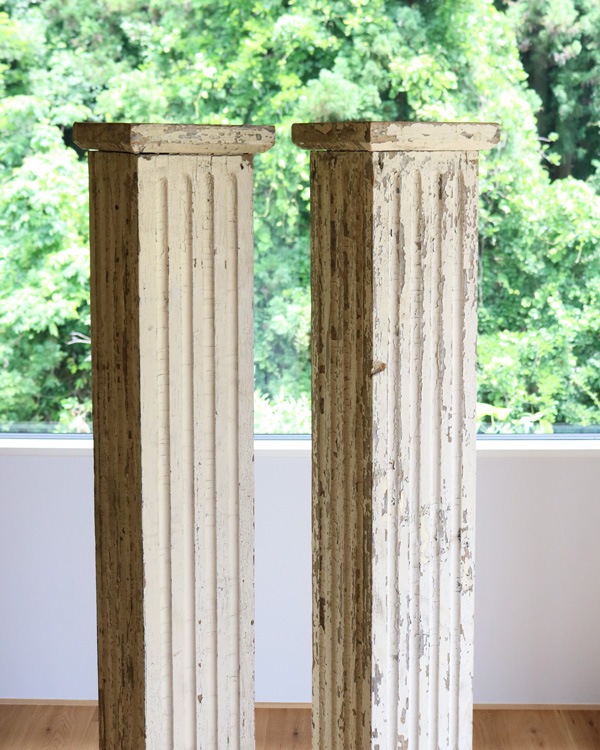 Pair of Old Building ColumnøŤӥ