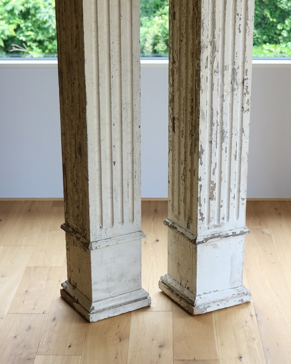 Pair of Old Building ColumnøŤӥ