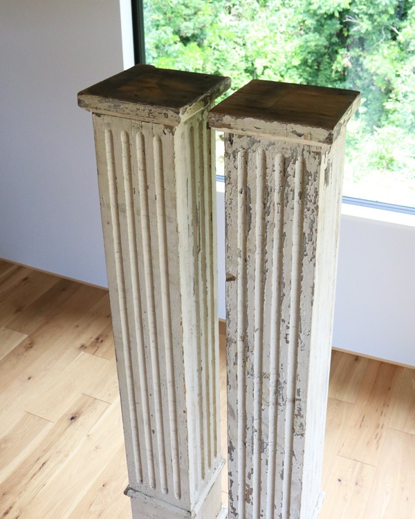 Pair of Old Building ColumnøŤӥ