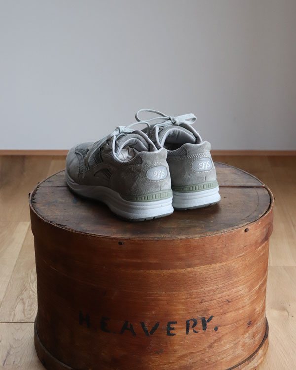 Vintage Y2K Gray SAS Journey (U.S.8h)