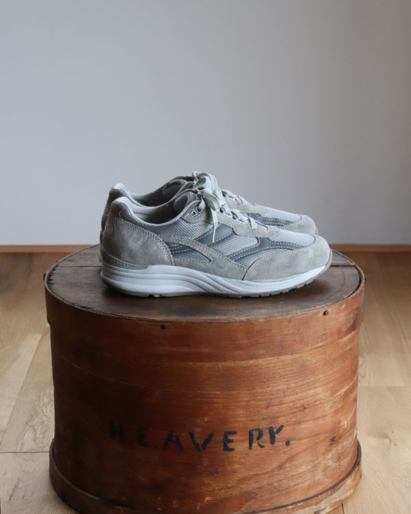 Vintage Y2K Gray SAS Journey (U.S.8h)