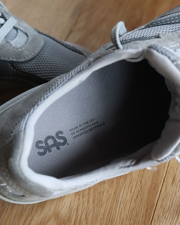 Vintage Y2K Gray SAS Journey (U.S.8h)