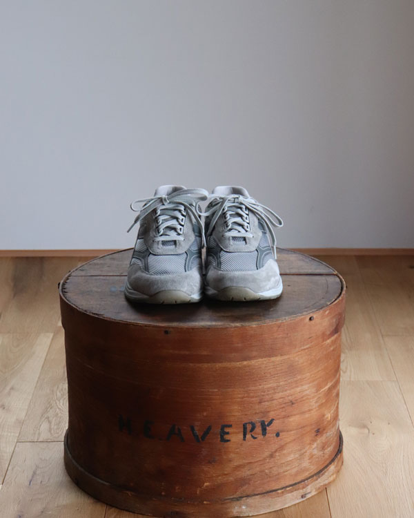 Vintage Y2K Gray SAS Journey (U.S.8h)