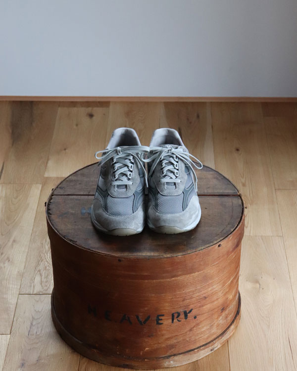 Vintage Y2K Gray SAS Journey (U.S.8h)