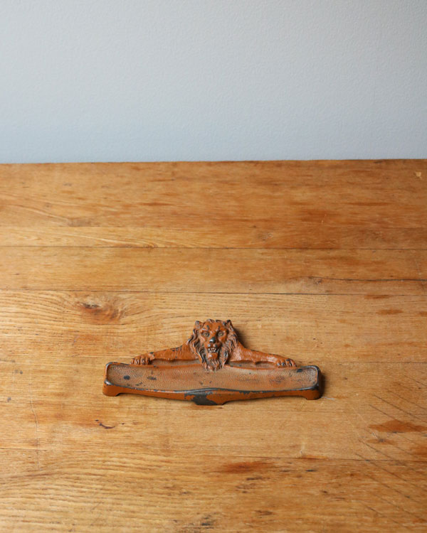 "LION" Pen Tray��"LION" �ڥ�ȥ졼