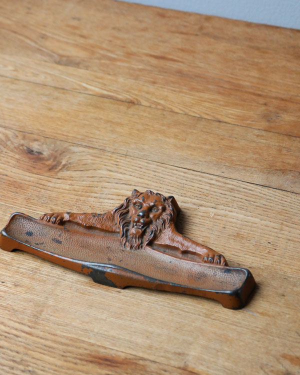 "LION" Pen Tray��"LION" �ڥ�ȥ졼