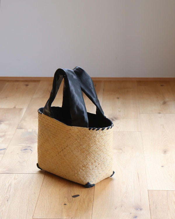 warang wayan ワランワヤン｜FUTO 四角 ラタン革手バスケット ブラック S