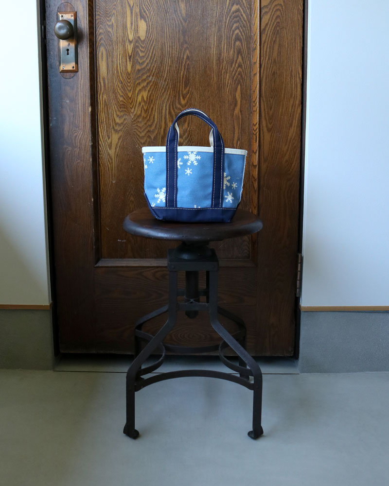 Vintage 90s Blue L.L.Bean “BOAT AND TOTE” Snowflake Mini