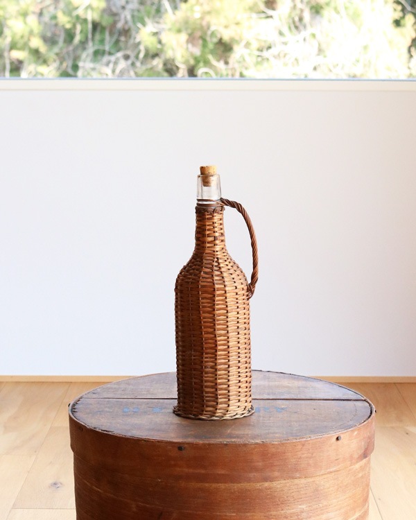 Wicker Covered Glass Wine Bottle｜籐編みカバー付き ガラスワインボトル