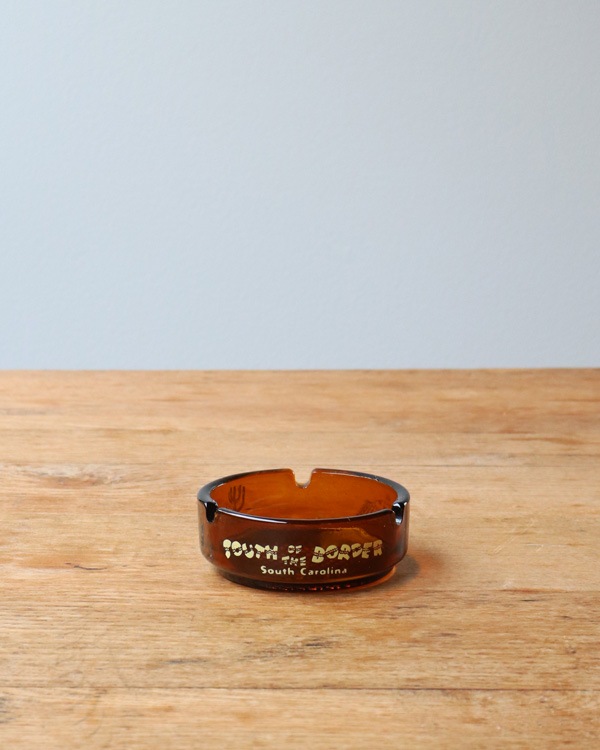 "SOUTH OF THE BORDER" Ashtray"SOUTH OF THE BORDER" 饹