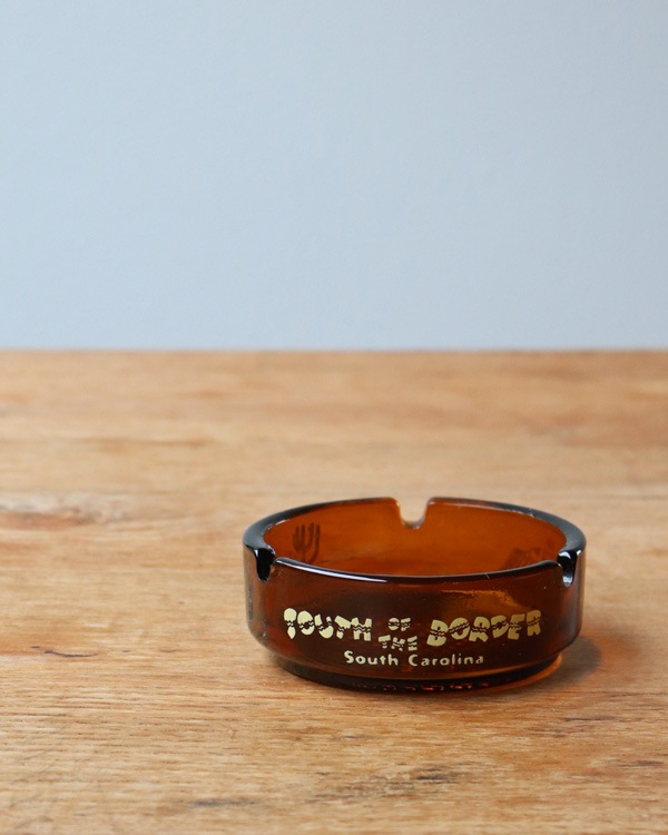 "SOUTH OF THE BORDER" Ashtray"SOUTH OF THE BORDER" 饹