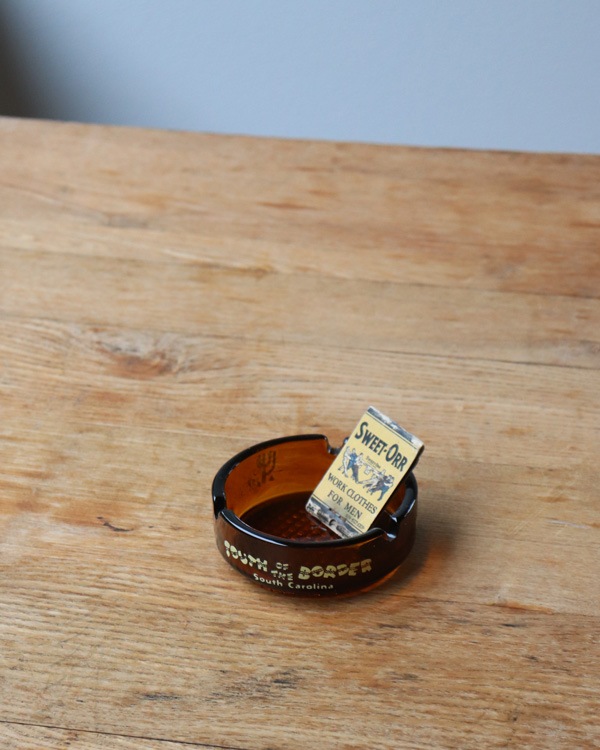 "SOUTH OF THE BORDER" Ashtray"SOUTH OF THE BORDER" 饹