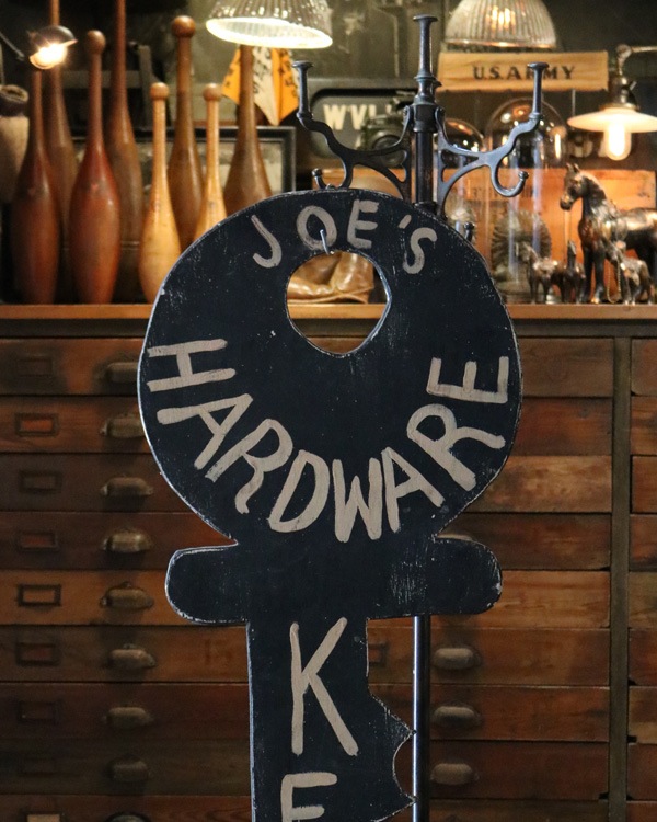 JOE'S HARDWARE