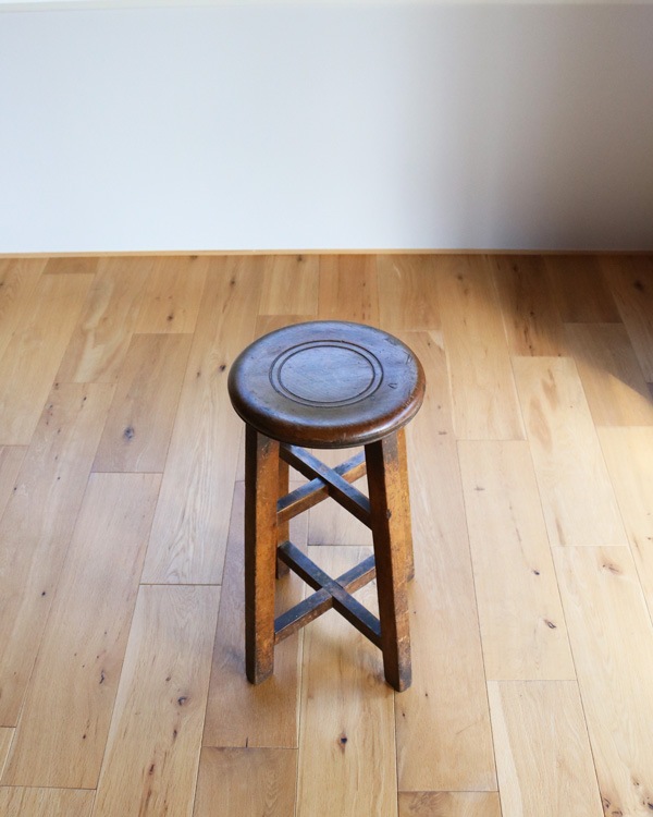 Wooden Round Stool RS-01�������饦��ɥ��ġ��� RS-01
