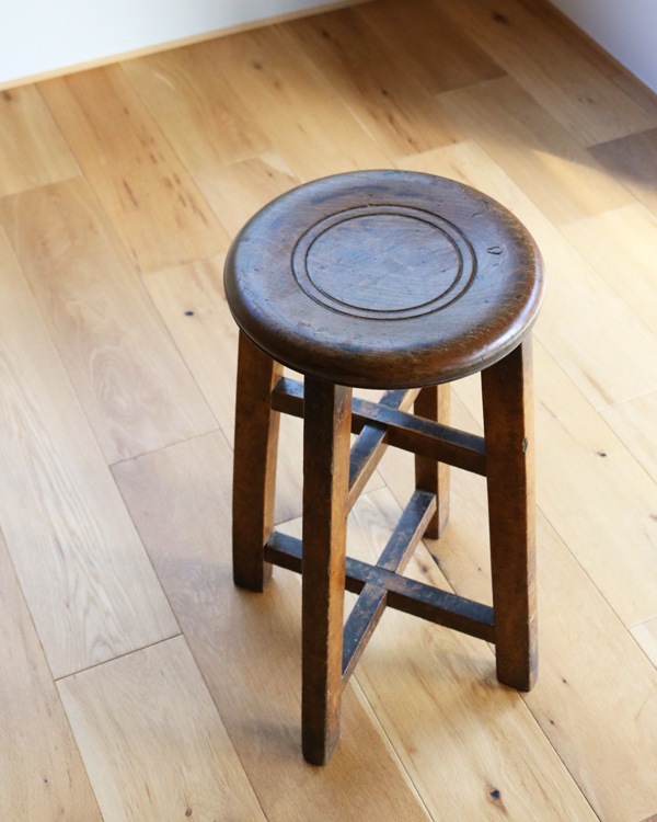 Wooden Round Stool RS-01�������饦��ɥ��ġ��� RS-01