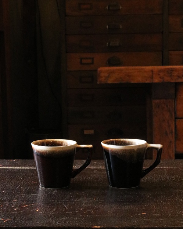 Brown Drip Mug�å֥饦��ɥ�åץޥ�