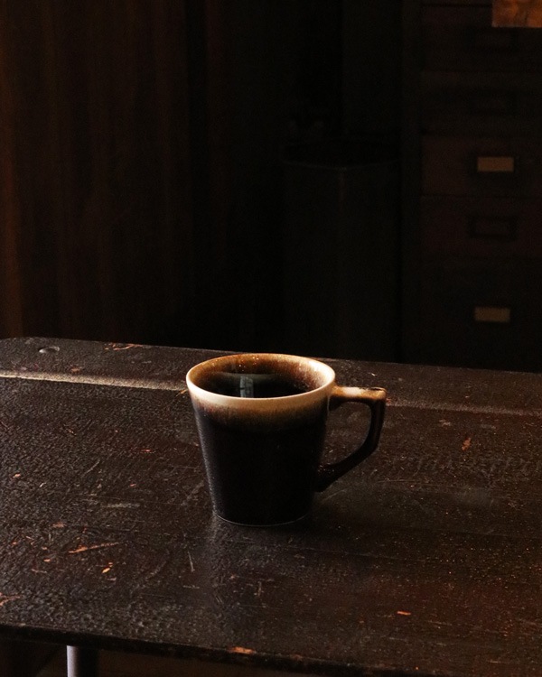 Brown Drip Mug�å֥饦��ɥ�åץޥ�