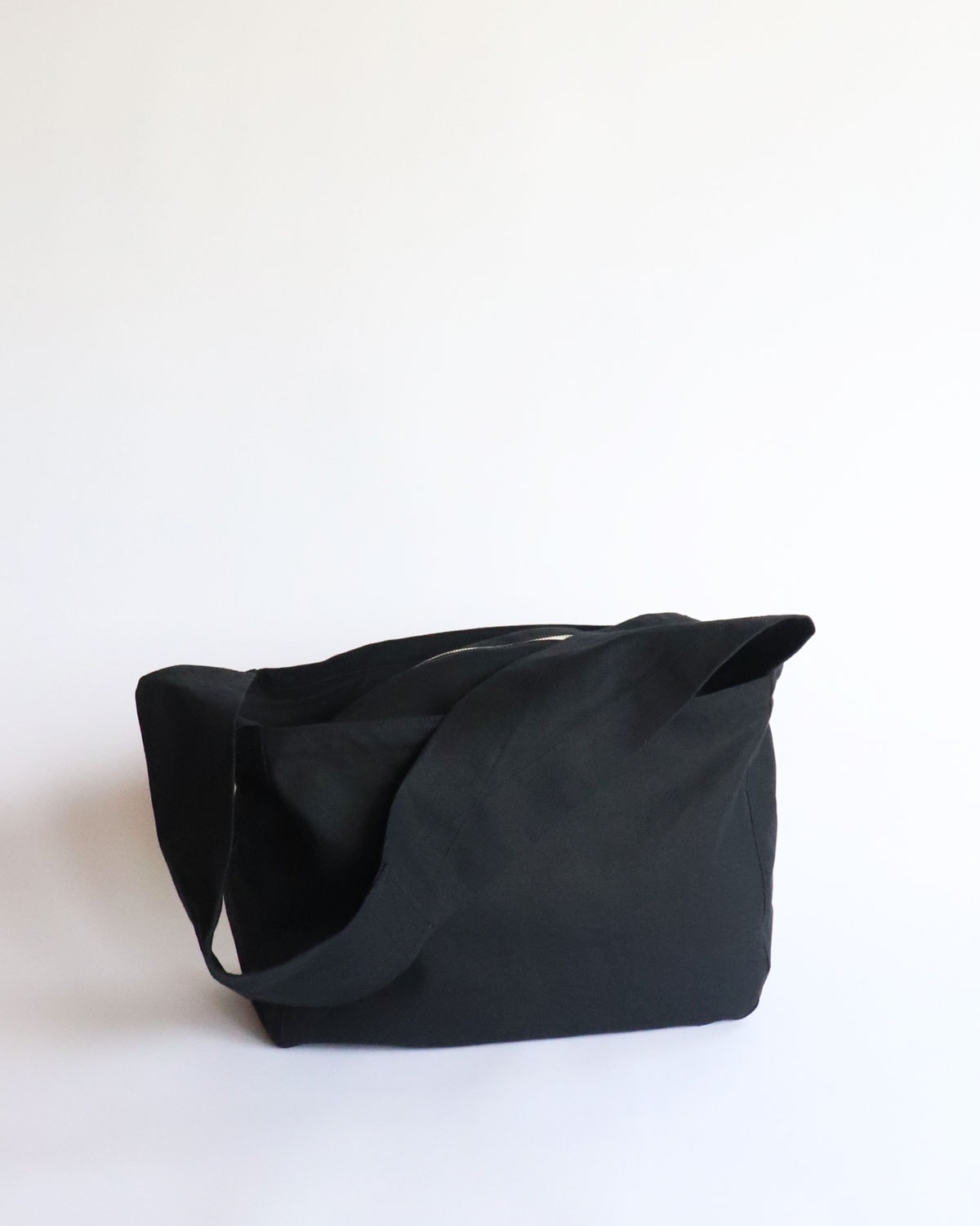 LABOR DAY 졼СǥNEWSPAPER BAG ˥塼ڡѡХåBLACK