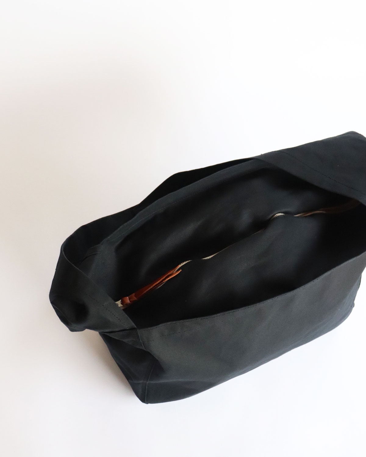 LABOR DAY 졼СǥNEWSPAPER BAG ˥塼ڡѡХåBLACK