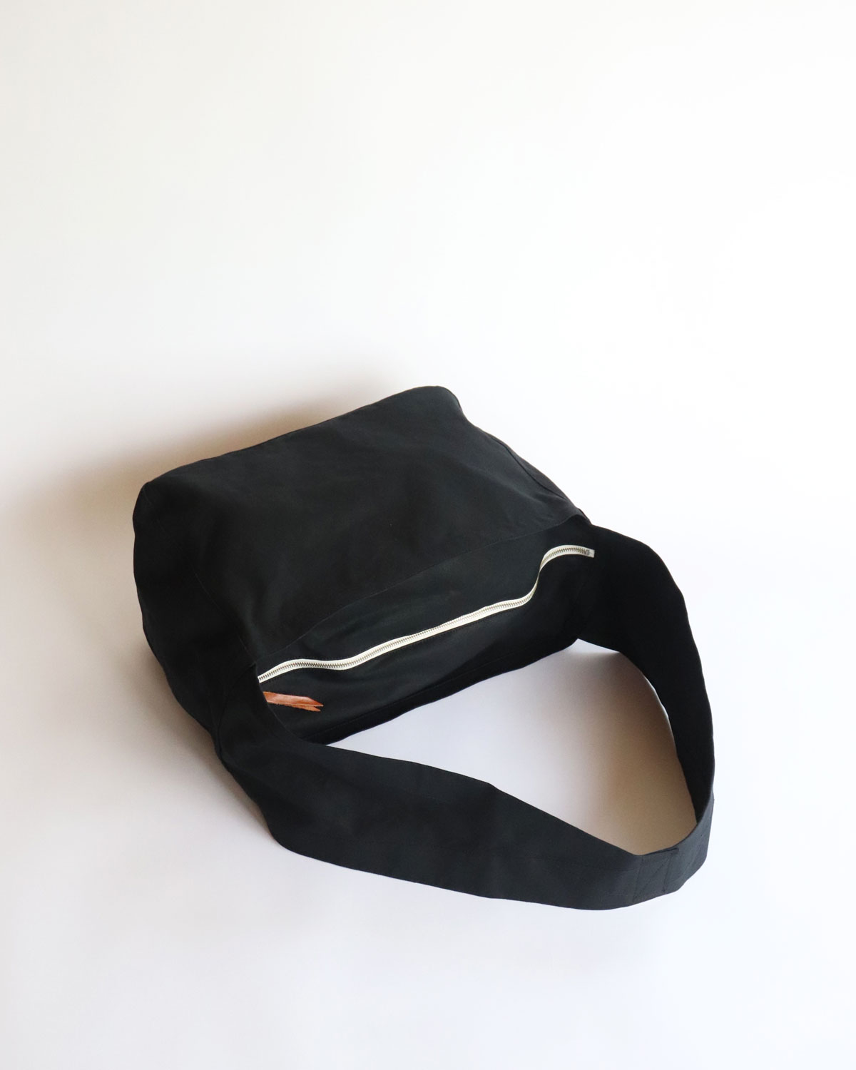 LABOR DAY 졼СǥNEWSPAPER BAG ˥塼ڡѡХåBLACK