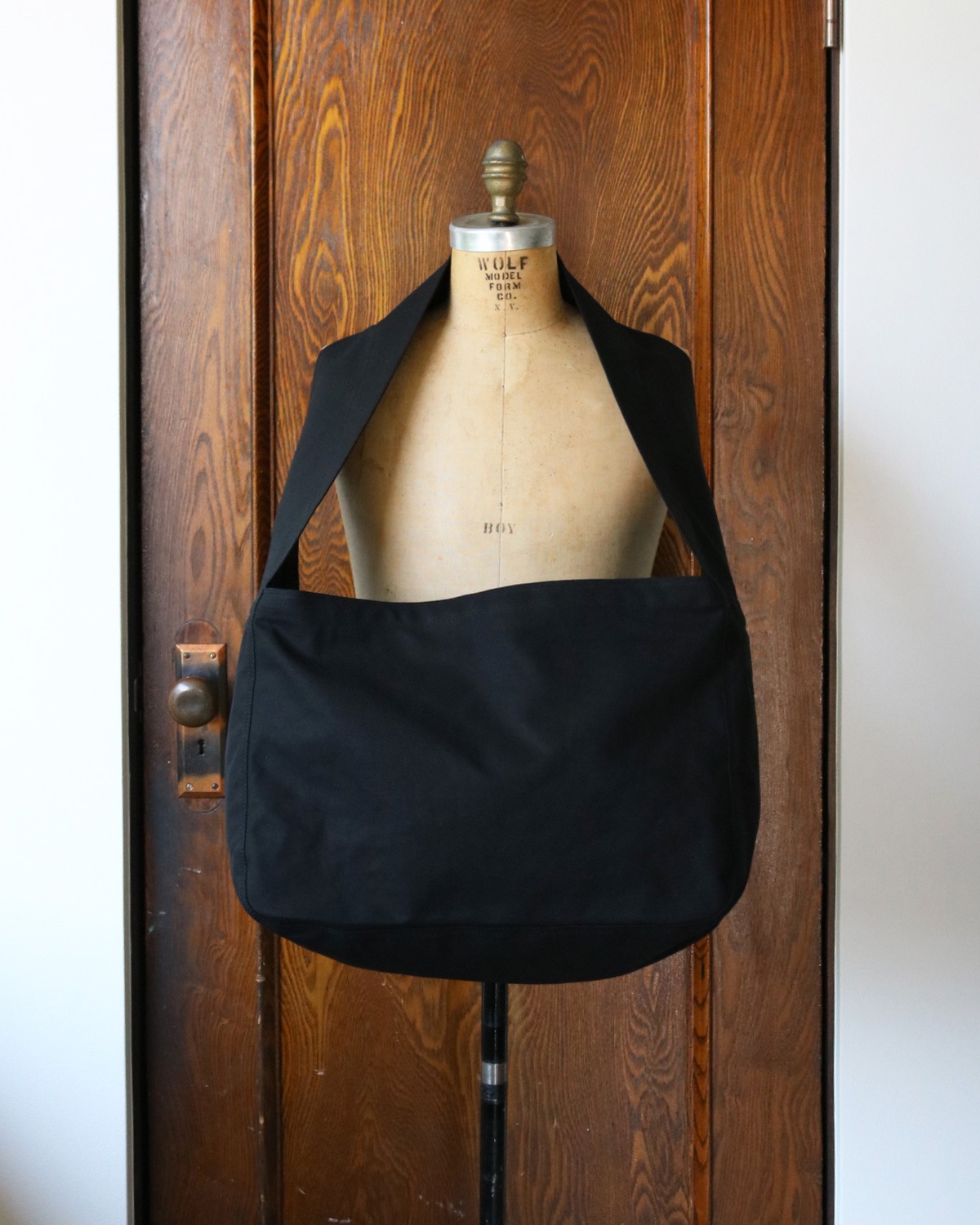 LABOR DAY 졼СǥNEWSPAPER BAG ˥塼ڡѡХåBLACK
