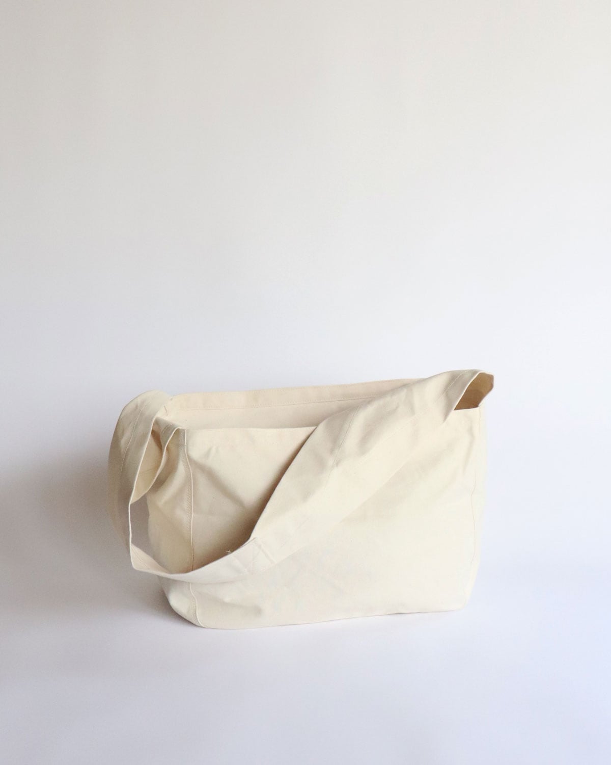 LABOR DAY 졼СǥNEWSPAPER BAG ˥塼ڡѡХåNATURAL