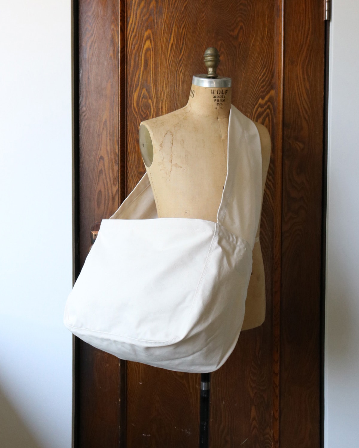 LABOR DAY 졼СǥNEWSPAPER BAG ˥塼ڡѡХåNATURAL