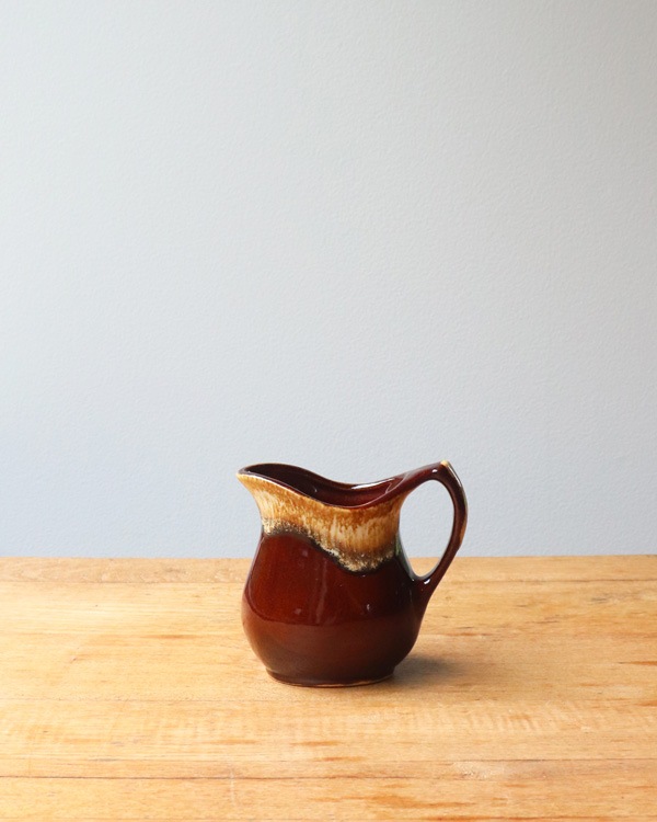 Brown Drip Pitcher Bå֥饦ɥåץԥå㡼 B