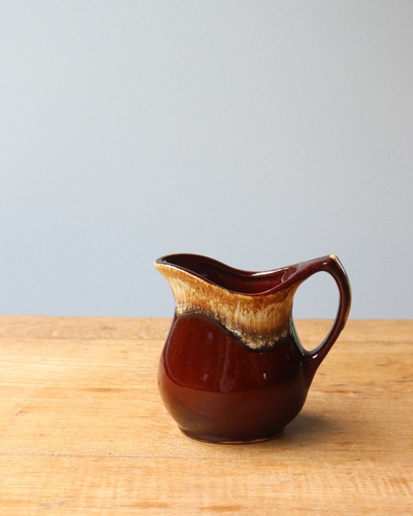 Brown Drip Pitcher Bå֥饦ɥåץԥå㡼 B