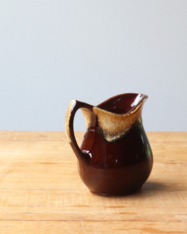 Brown Drip Pitcher Bå֥饦ɥåץԥå㡼 B