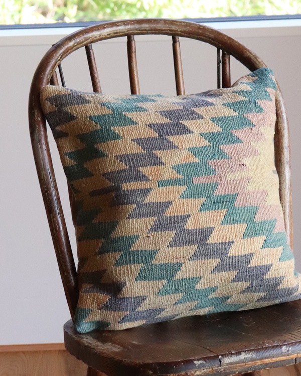 キリムクッション40×40cm オールドキリムクッション / 40×40cm / トルコ製 / 中材入り